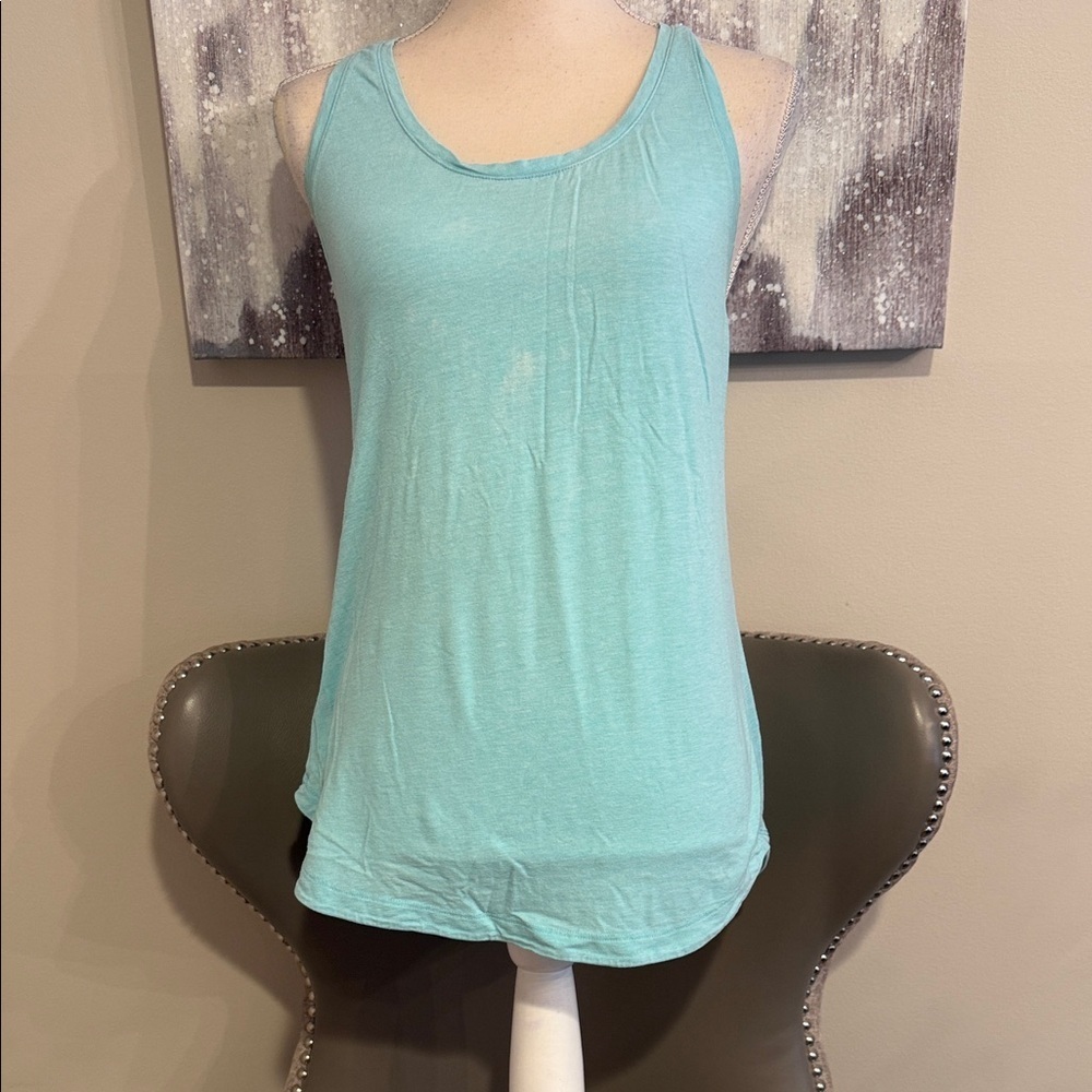 Under Armour Women's Sleeveless Aqua Top Size Medium